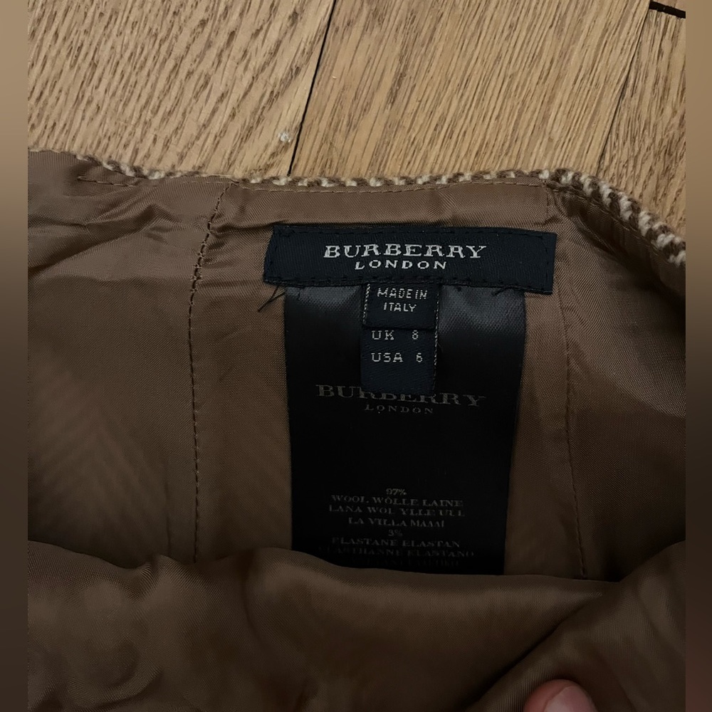 Burberry Wool Skirt w/ Side Slit - Size 6
